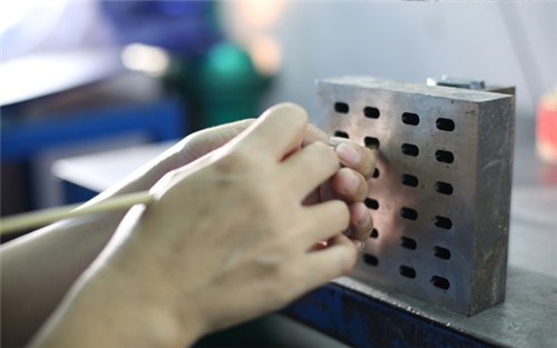 科翔模具_(dá)塑料模具注塑加工廠生產(chǎn)abs注塑件怎么才能增加光亮度？